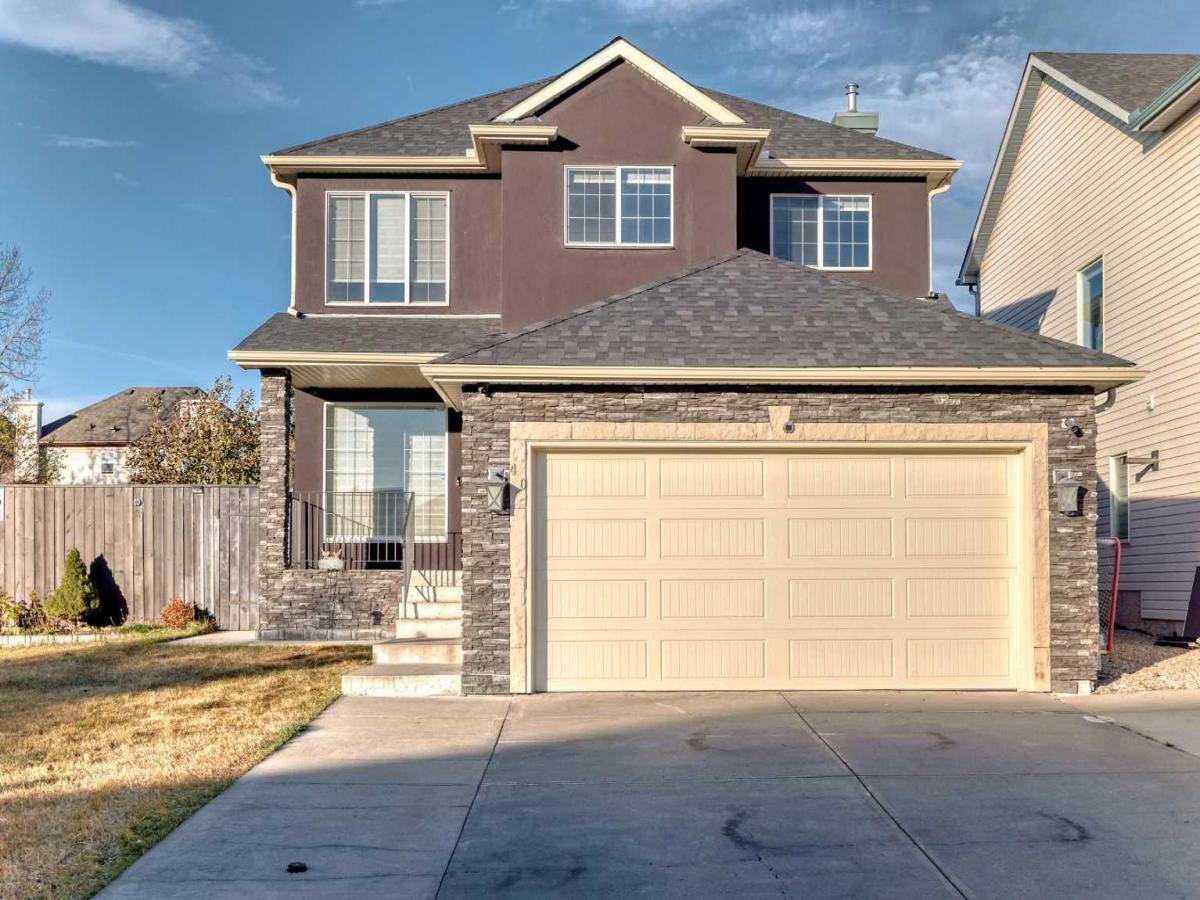 40 Martha's Meadow Place NE Calgary AB T3J 4H6 MLS #A2268242 MLS #A2268242 image #0