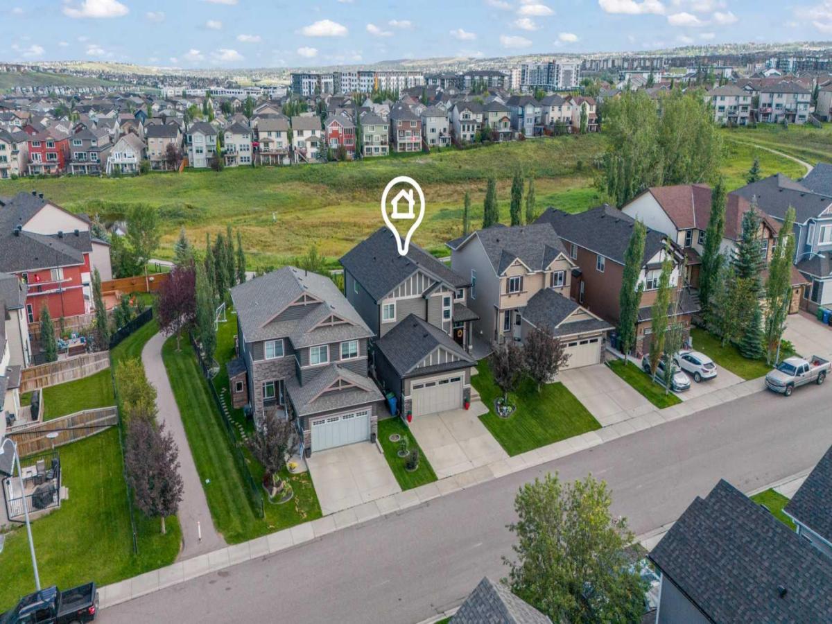Calgary Homes from $800k to $900k MLS #A2268270 image #0