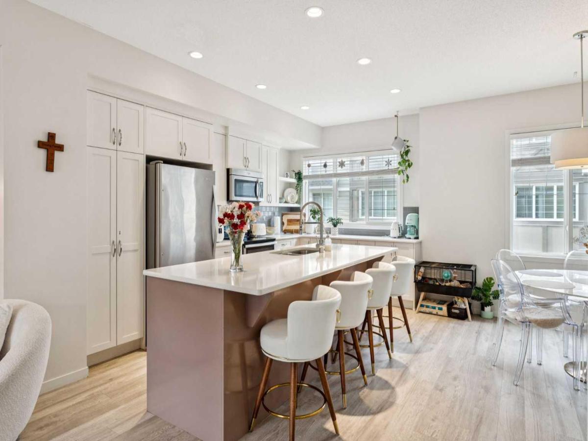 305 Nolanlake Villas NW Calgary AB T3R 0Z7 MLS #A2268611 MLS #A2268611 image #0