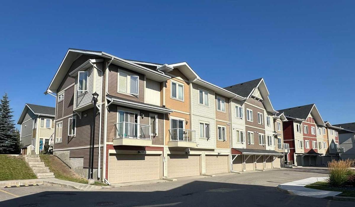 Row/Townhouses MLS #A2268992 image #0