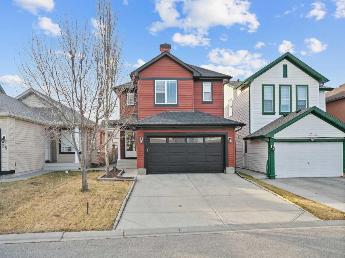 21 Martha's Green NE Calgary AB T3J4P4 MLS #A2269313 MLS #A2269313 image #0
