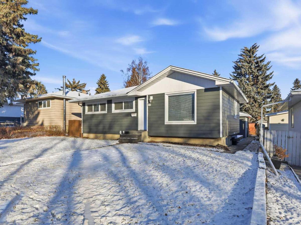 69 Harrow Crescent SW Calgary AB T2V 3B2 MLS #A2270702 MLS #A2270702 image #0