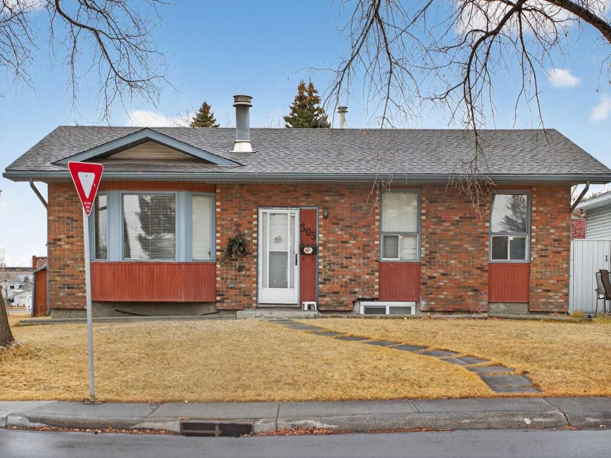 303 Whiteview Road NE Calgary AB T1Y 1P7 MLS #A2271051 MLS #A2271051 image #0