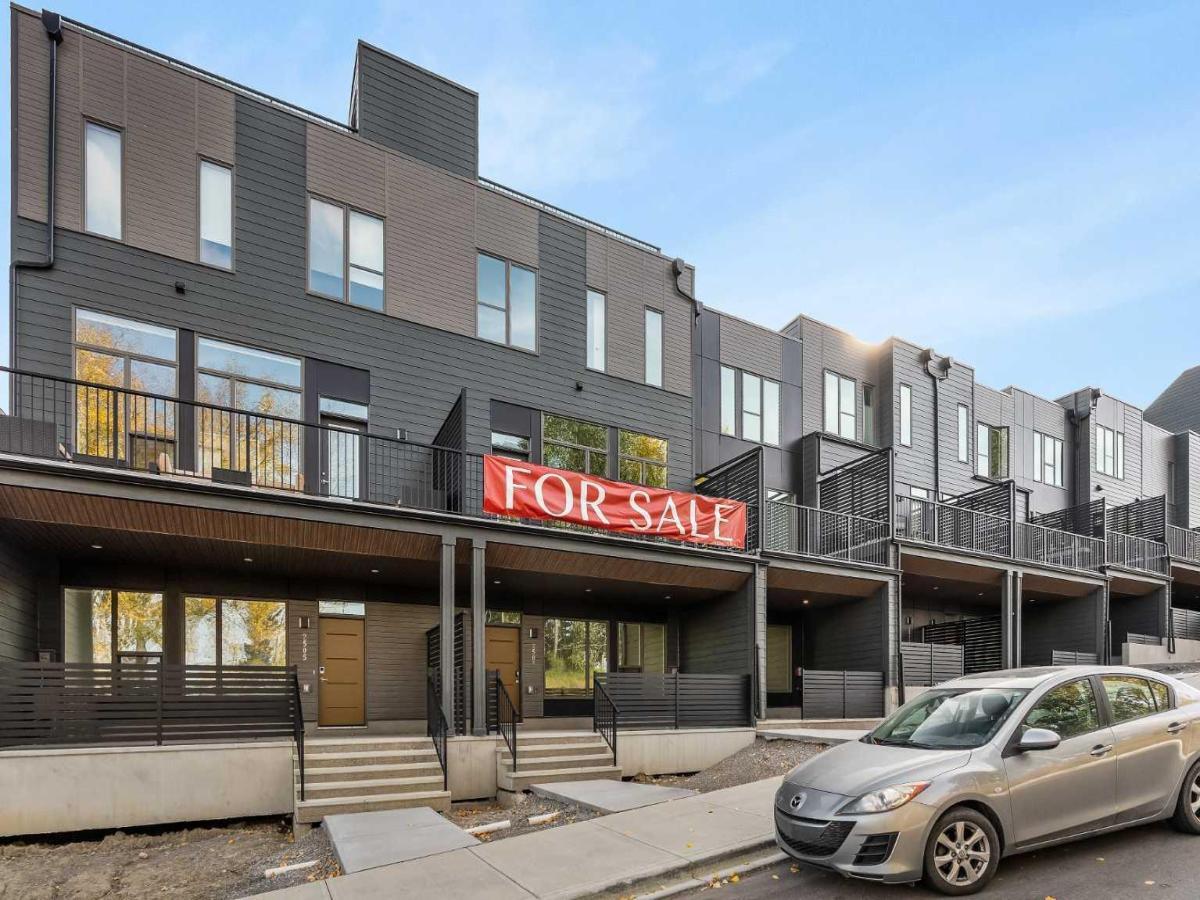 2507 Sovereign Crescent SW Calgary AB T3C 3Y3 MLS #A2271094 MLS #A2271094 image #0