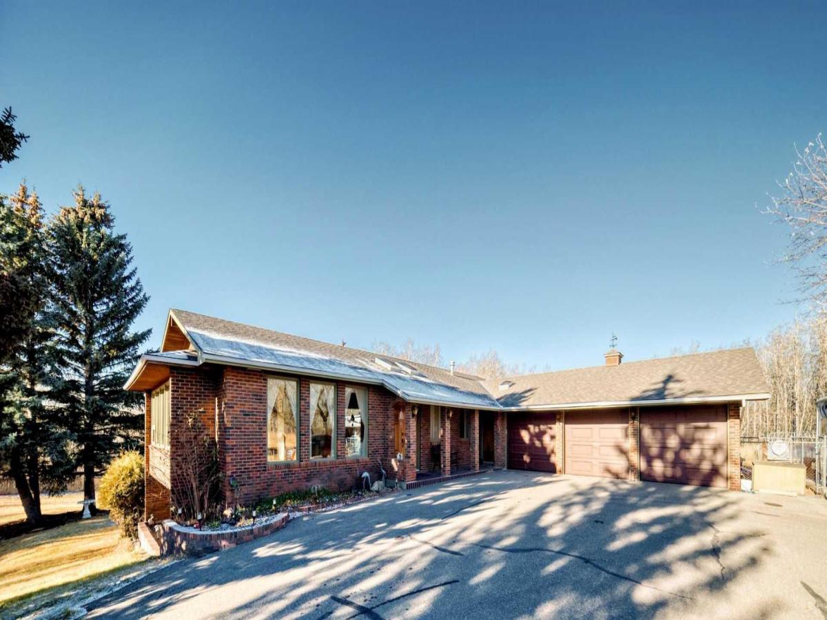 24068 Country Hills Boulevard NW Rural Rocky View County AB T3R 1A6 MLS #A2271328 MLS #A2271328 image #0