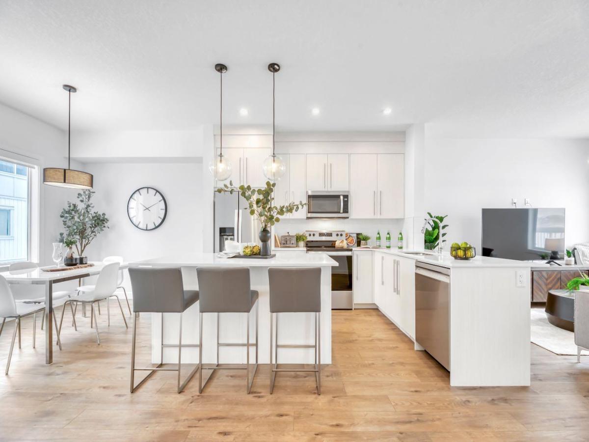 220 Creekstone Drive SW Calgary AB T2X 5L1 MLS #A2273134 MLS #A2273134 image #0