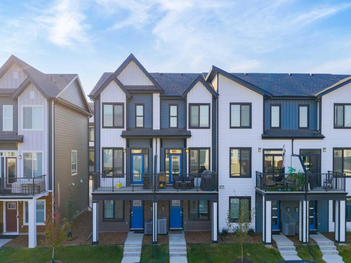 364 Seton Villas SE Calgary AB T3M 3T8 MLS #A2273437 MLS #A2273437 image #0
