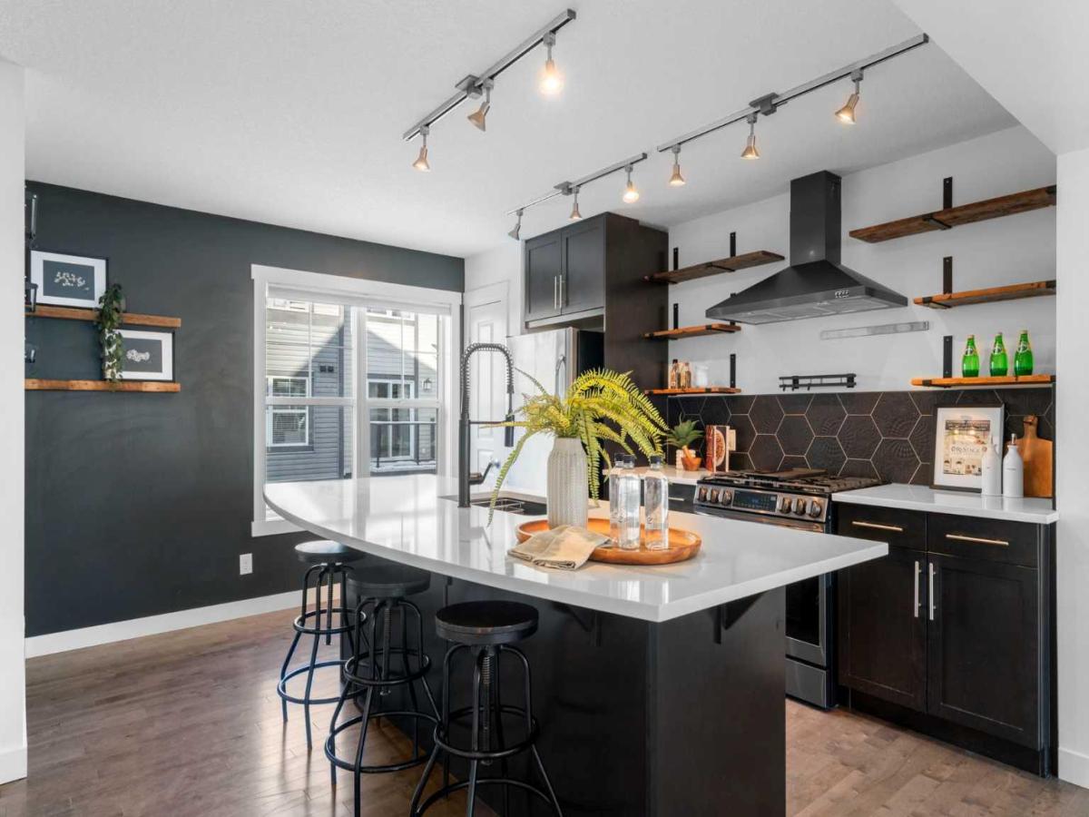 580 Mckenzie Towne Drive SE Calgary AB T2Z 1C7 MLS #A2273586 MLS #A2273586 image #0