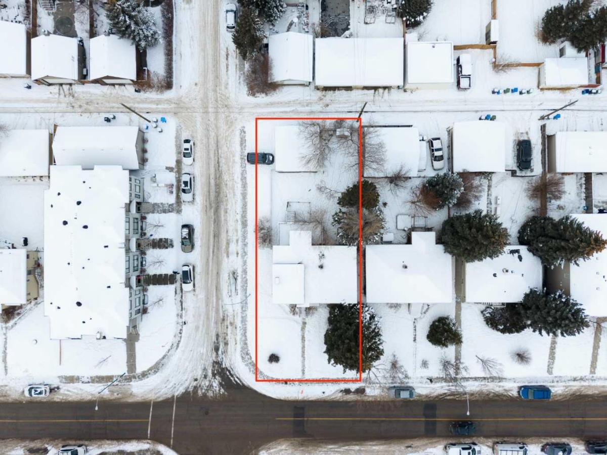 1740 20 Avenue NW Calgary AB T2M 1H1 MLS #A2273701 MLS #A2273701 image #0