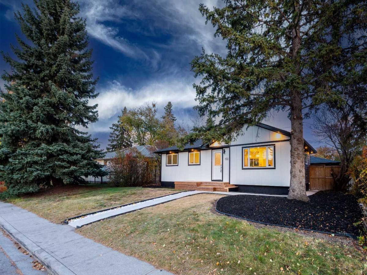 152 Southampton Drive SW Calgary AB T2W 0V1 MLS #A2274323 MLS #A2274323 image #0