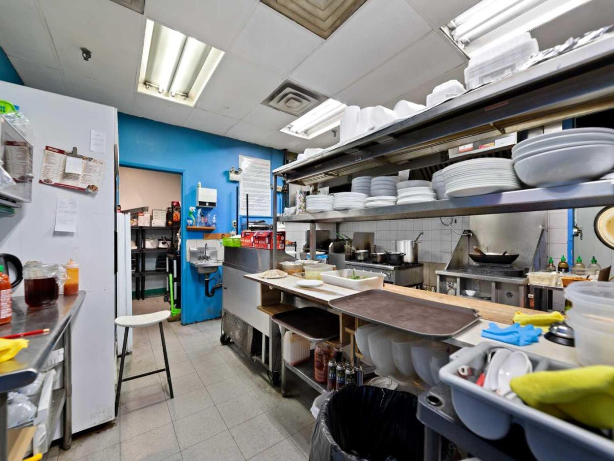 3213 17 Avenue SE Calgary AB T2A 0R1 MLS #A2274995 MLS #A2274995 image #0