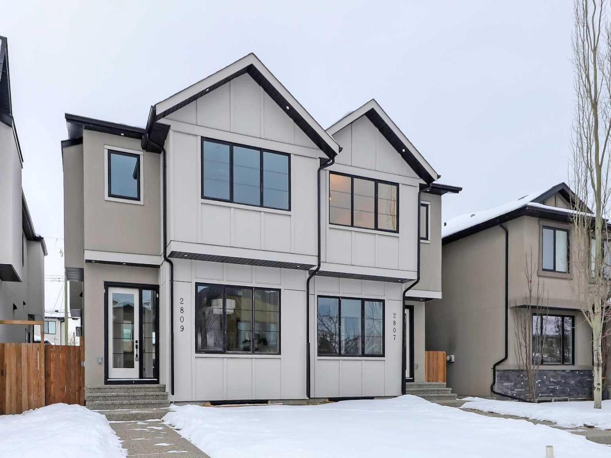 2809 25A Street SW Calgary AB T3E 1Z5 MLS #A2275109 MLS #A2275109 image #0