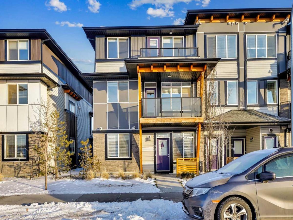 28 Savanna Passage NE Calgary AB T3J 0Y2 | MLS #A2276105 MLS #A2276105 image #0