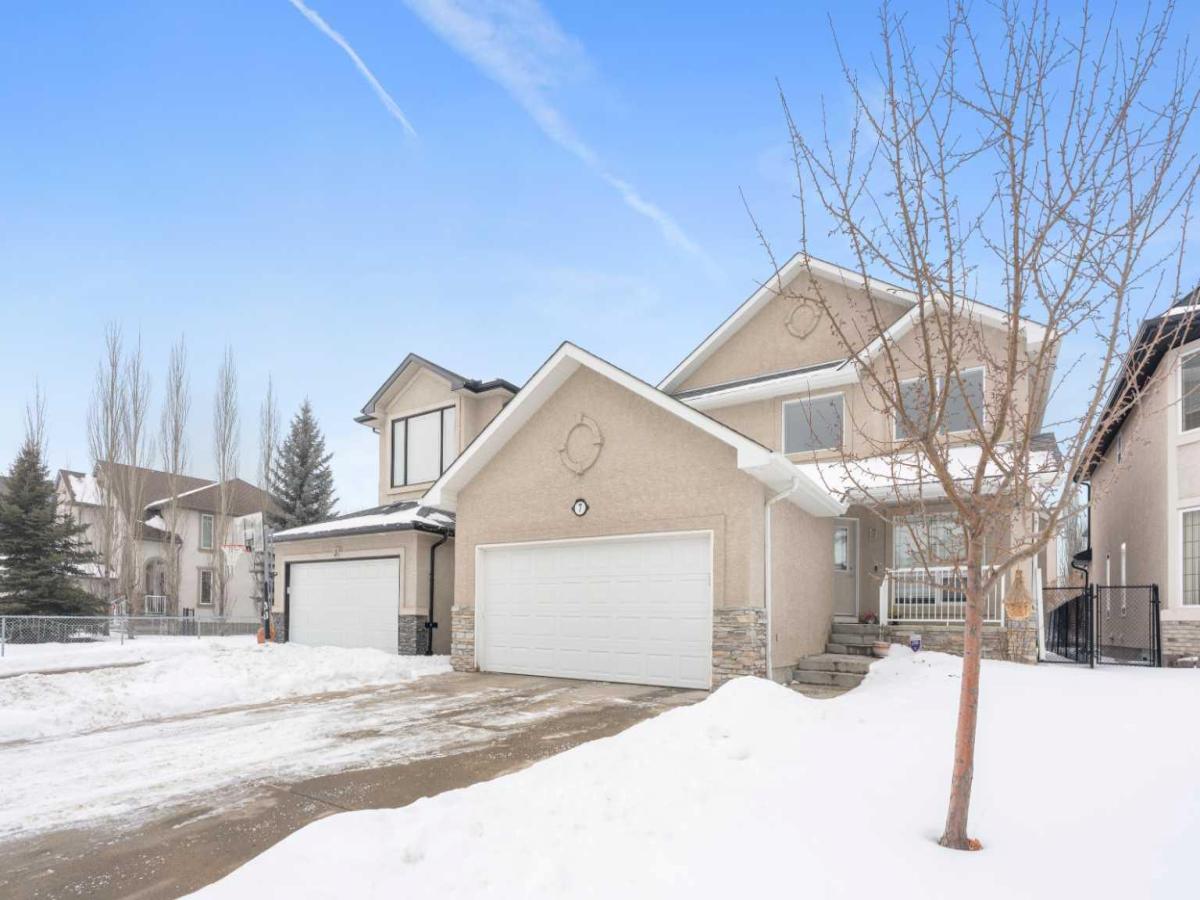 7 Everglade Circle SW Calgary AB T2Y 4M7 MLS #A2276622 MLS #A2276622 image #0