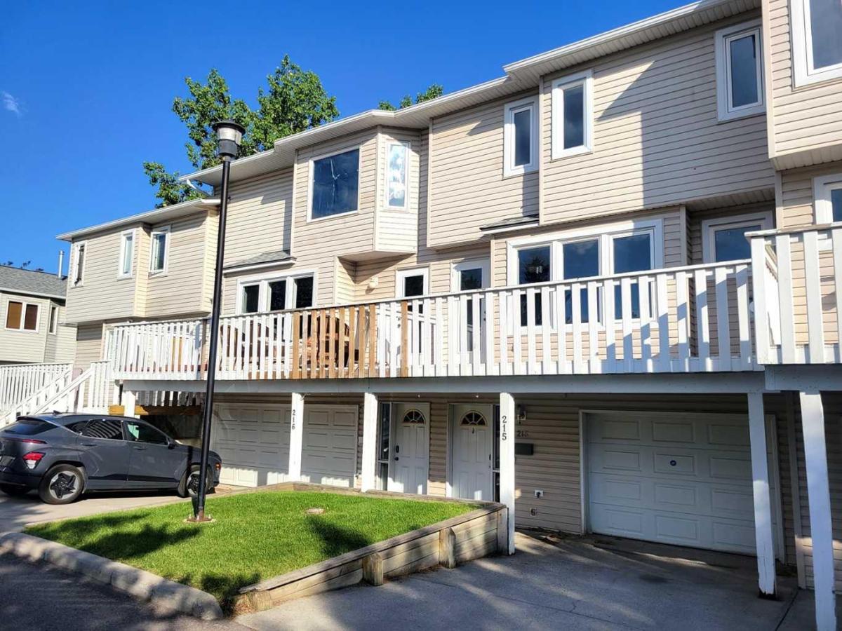 215 Killarney Glen Court SW Calgary AB T3E7H4 MLS #A2277786 MLS #A2277786 image #0