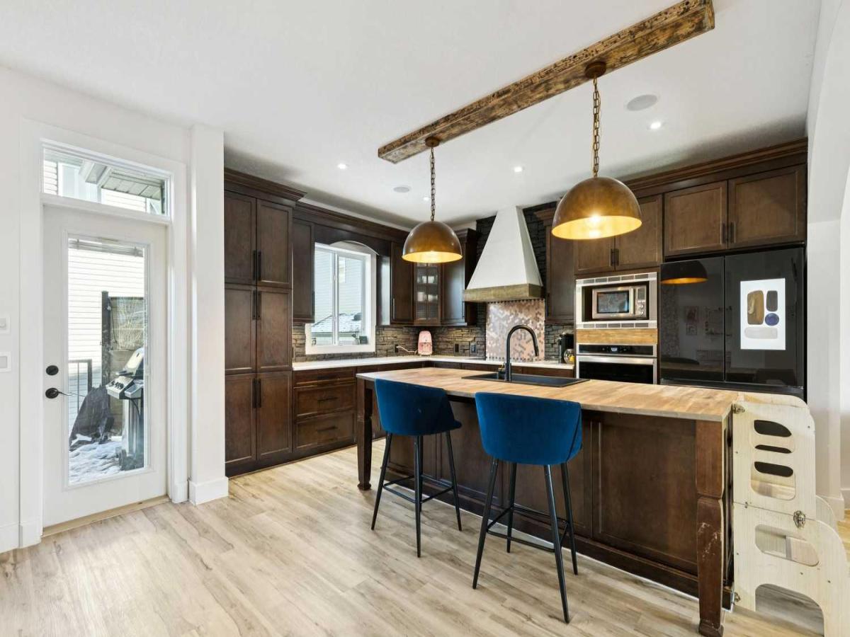 1072 Channelside Drive SW Airdrie AB T4B 3K4 MLS #A2277878 MLS #A2277878 image #0