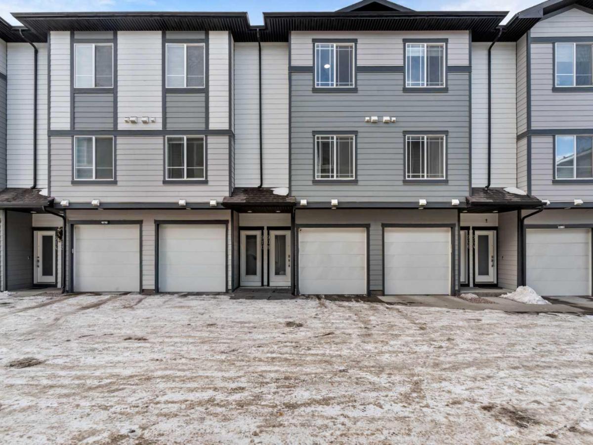 908, 95 Skyview Close NE Calgary AB T3N 1X2 | MLS #A2289560 MLS #A2289560 image #0
