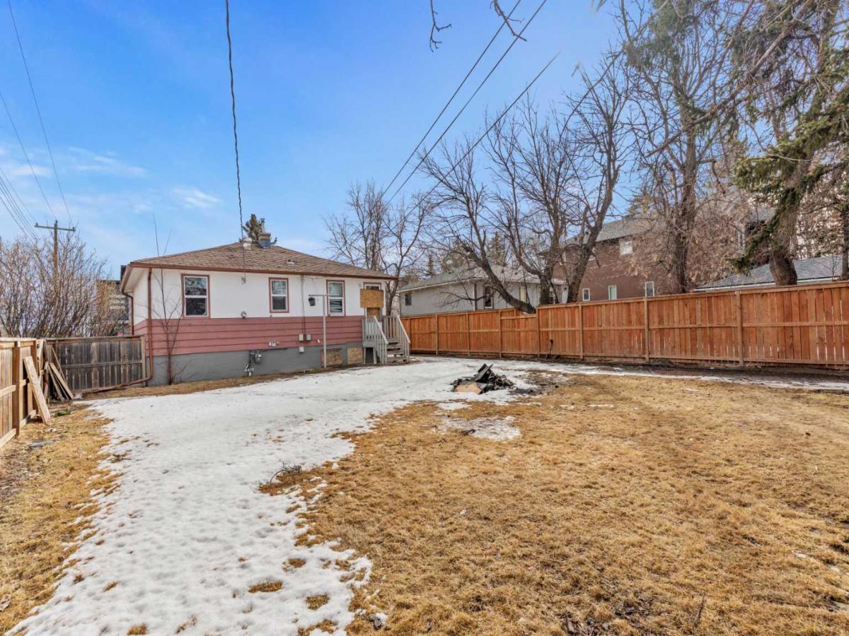 1403 43 Street SW Calgary AB T3E 0Y4 | MLS #A2292244 MLS #A2292244 image #0