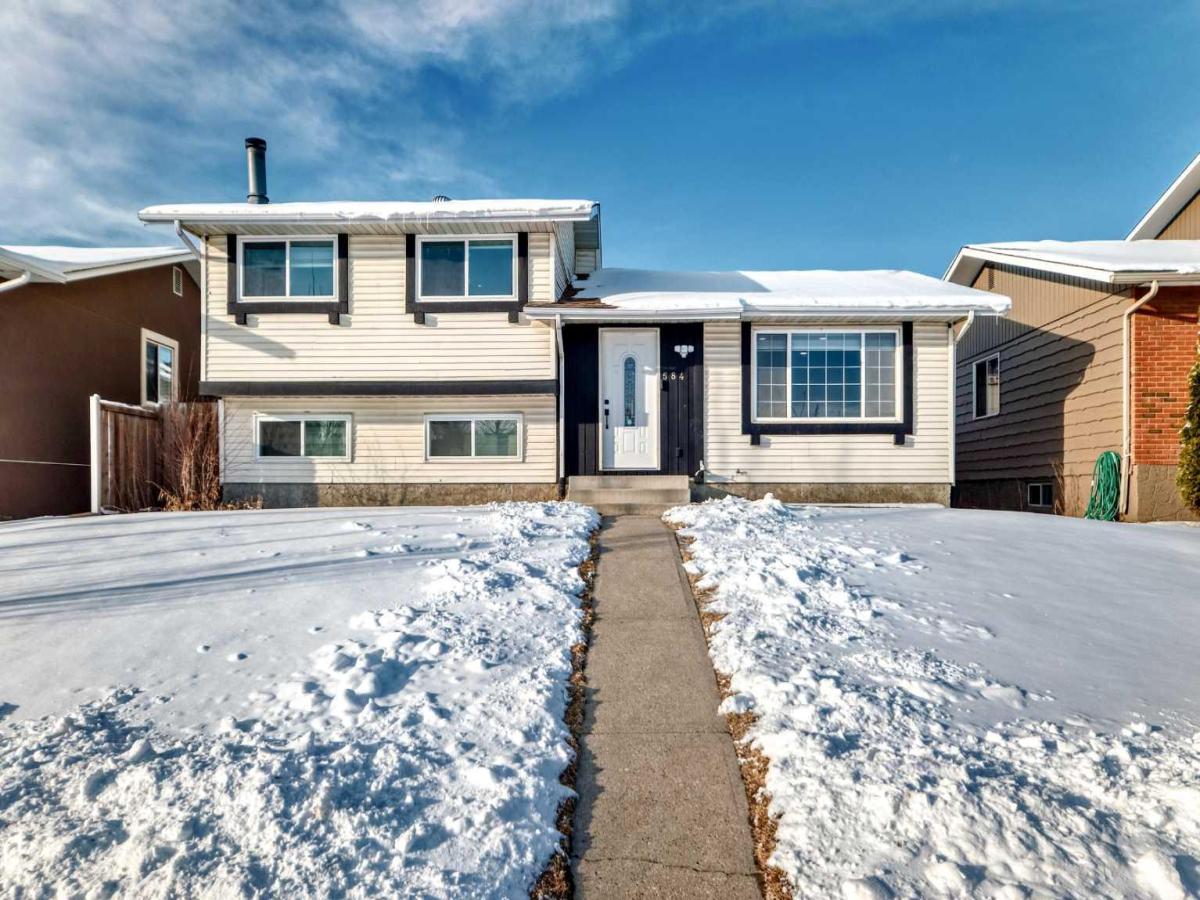 584 Whiteridge Way NE Calgary AB T1Y 2Y5 | MLS #A2294267 MLS #A2294267 image #0