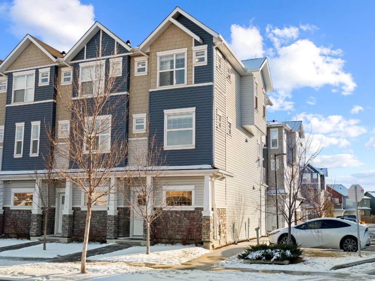 901, 115 Sagewood Drive SW Airdrie AB T4B4V5 | MLS #A2298618 MLS #A2298618 image #0