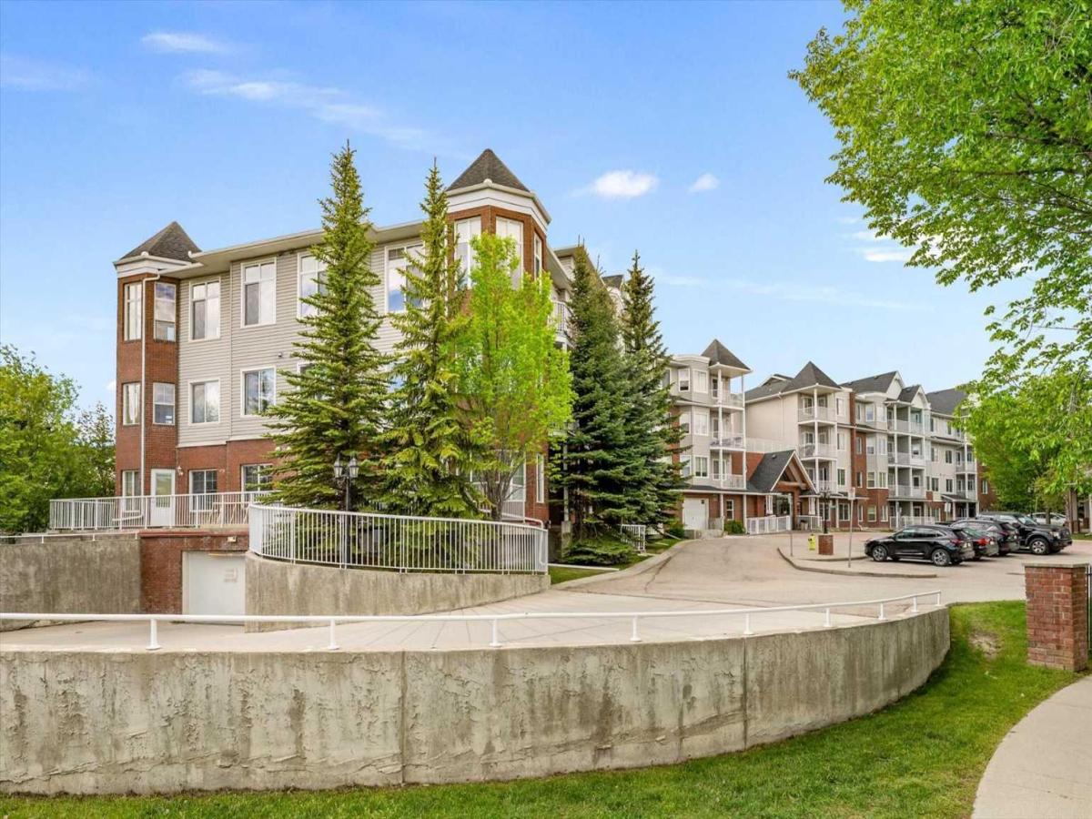 219, 8 Prestwick Pond Terrace SE Calgary AB T2Z 4P3 | MLS #A2299689 MLS #A2299689 image #0