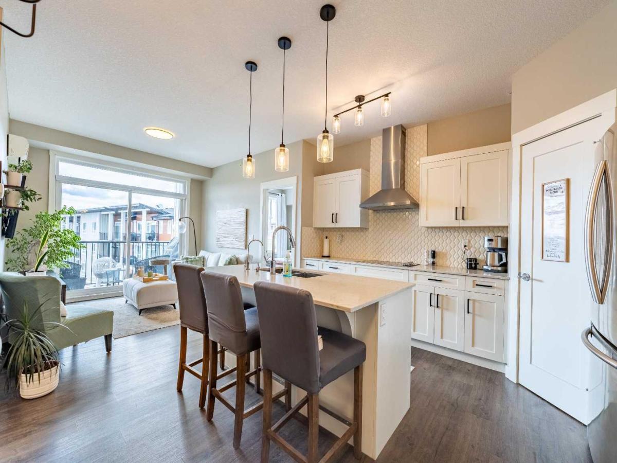 412, 10 Walgrove Walk SE Calgary AB T2X 4E1 | MLS #A2302266 MLS #A2302266 image #0