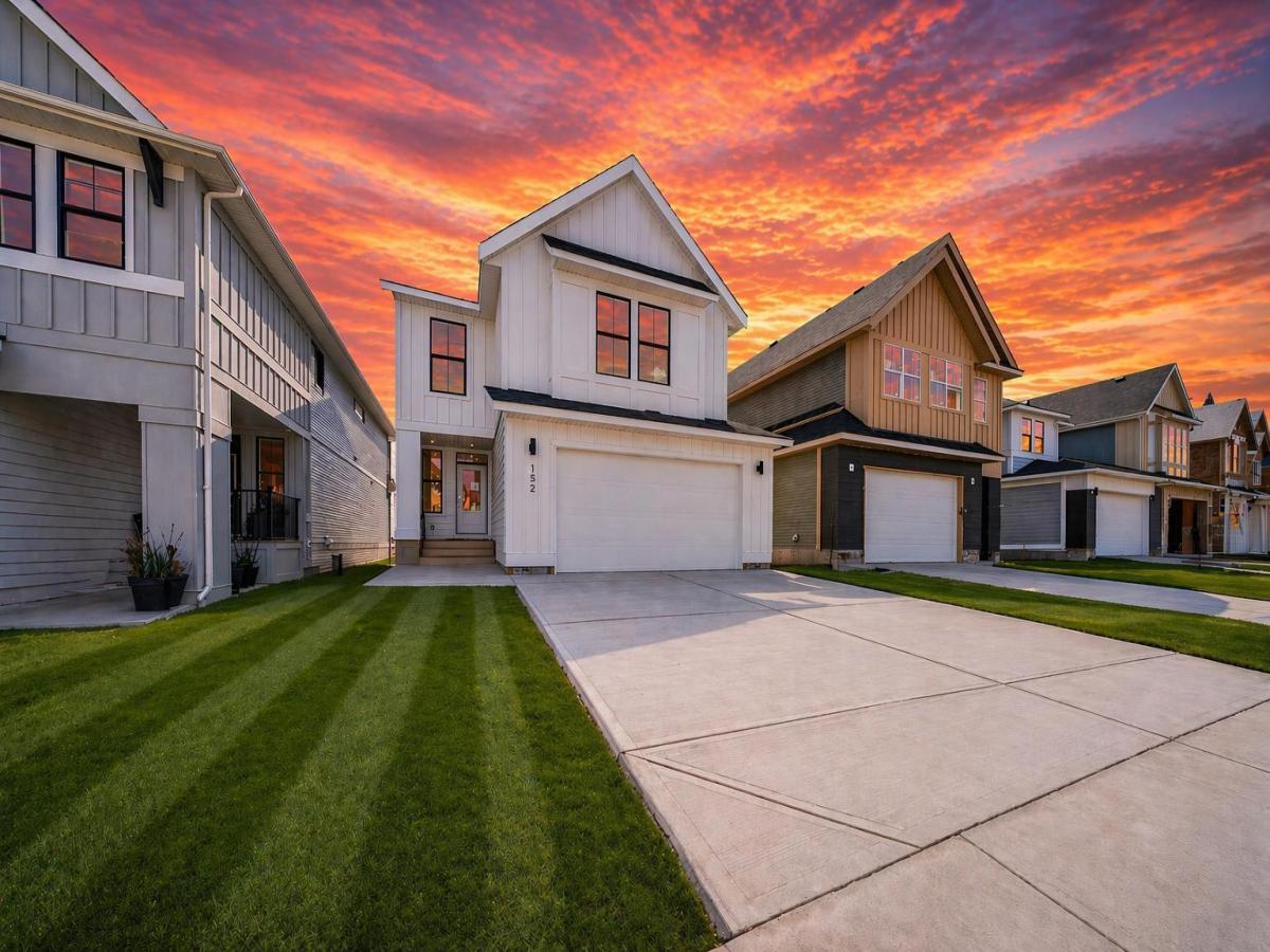 152 Copperhead Road SE Calgary AB T2Z 5G9 | MLS #A2306090 MLS #A2306090 image #0