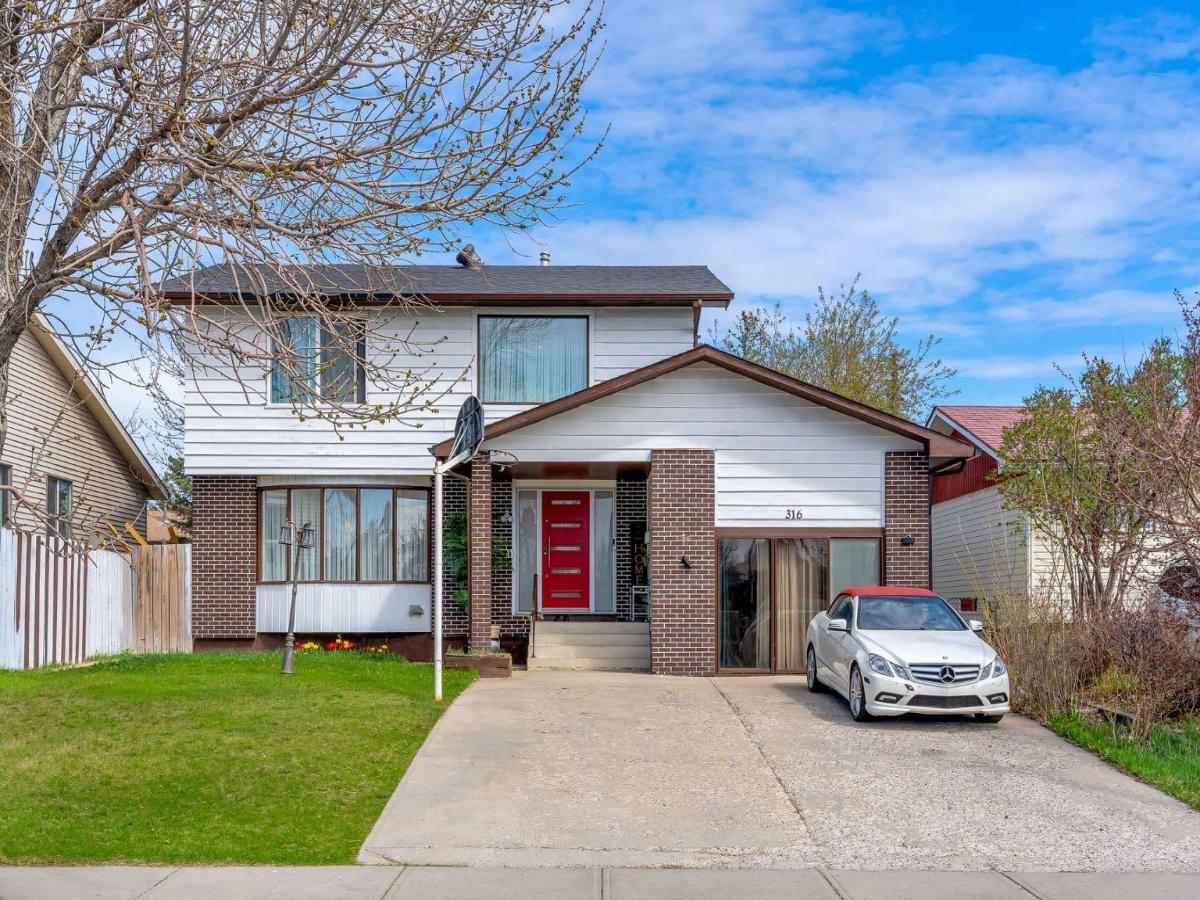 316 Templeton Circle NE Calgary AB T1Y 3Z2 | MLS #A2310232 MLS #A2310232 image #0