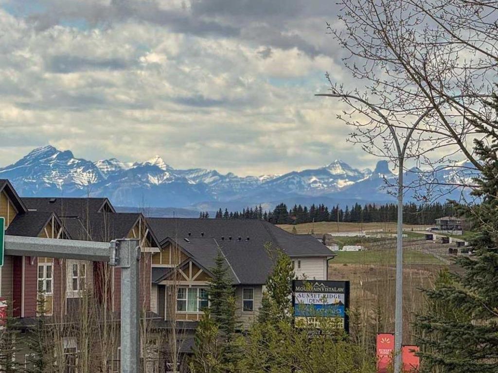 8 Sunset Square Cochrane AB T4C 0H4 | MLS #A2310409 MLS #A2310409 image #0