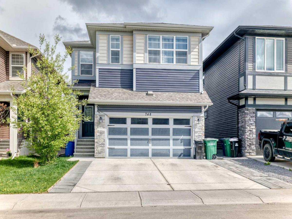 748 Midtown Drive SW Airdrie AB T4B 4K5 | MLS #A2311927 MLS #A2311927 image #0
