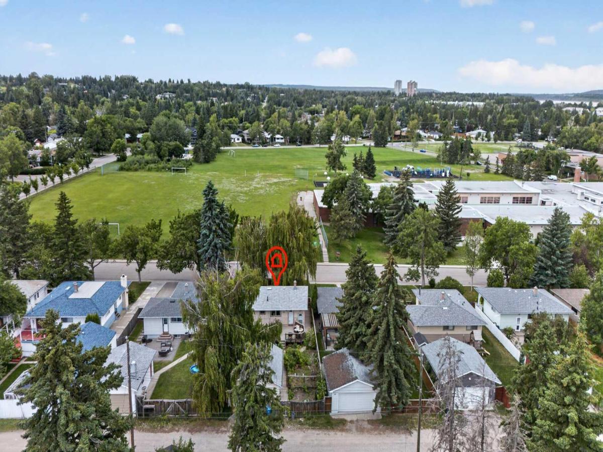 39 Hillgrove Crescent SW Calgary AB T2V 3K8 | MLS #A2312008 MLS #A2312008 image #0