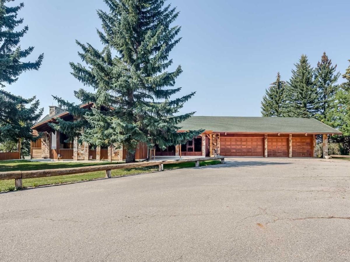 273167 Range Road 25 Rural Rocky View County AB T4B 4P6 | MLS #A2316258 MLS #A2316258 image #0