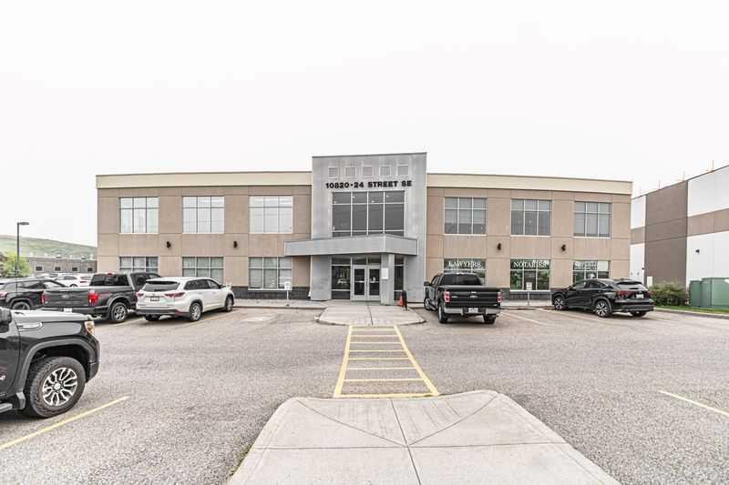 10820 24 SE Calgary AB T2Z4C9 | MLS #A2317175 MLS #A2317175 image #0