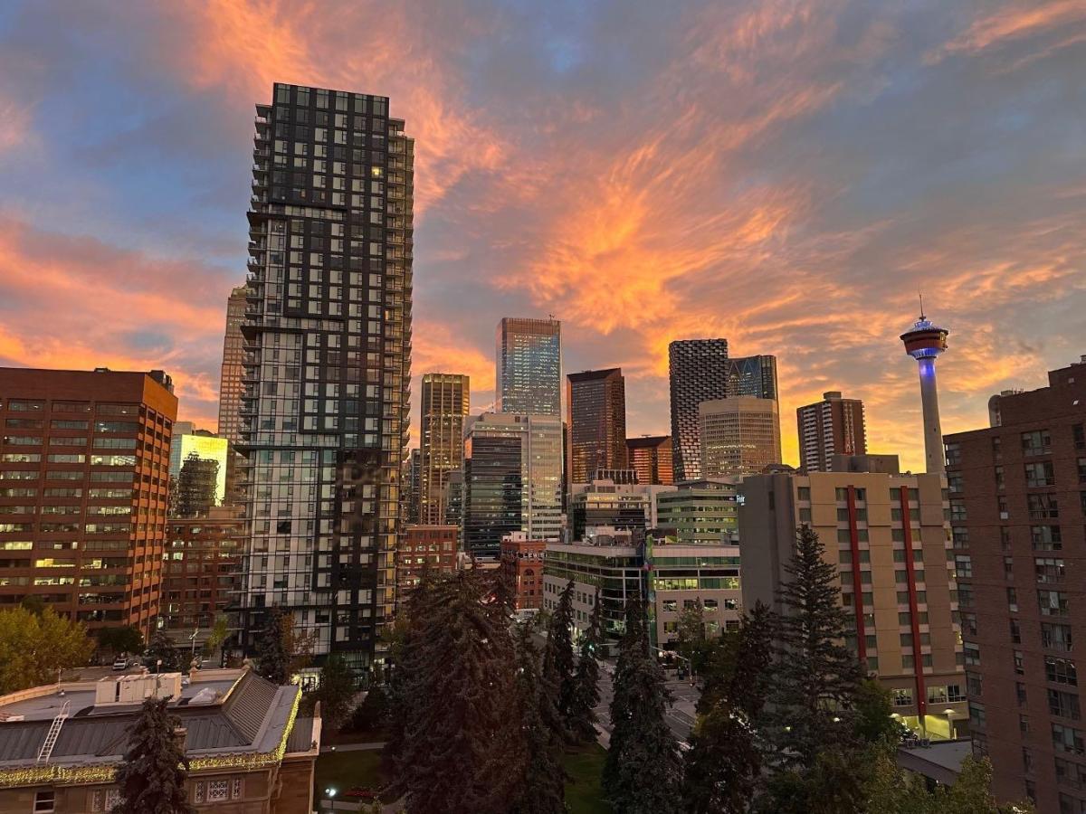 902, 303 13 Avenue SW Calgary AB T2R 0Y9 | MLS #A2317695 MLS #A2317695 image #0