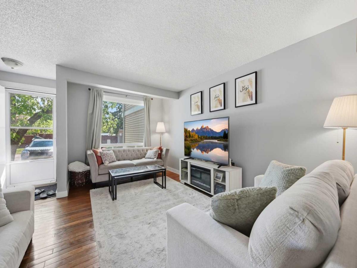 11, 1155 Falconridge Drive NE Calgary AB T3J 1E1 | MLS #A2318172 MLS #A2318172 image #0