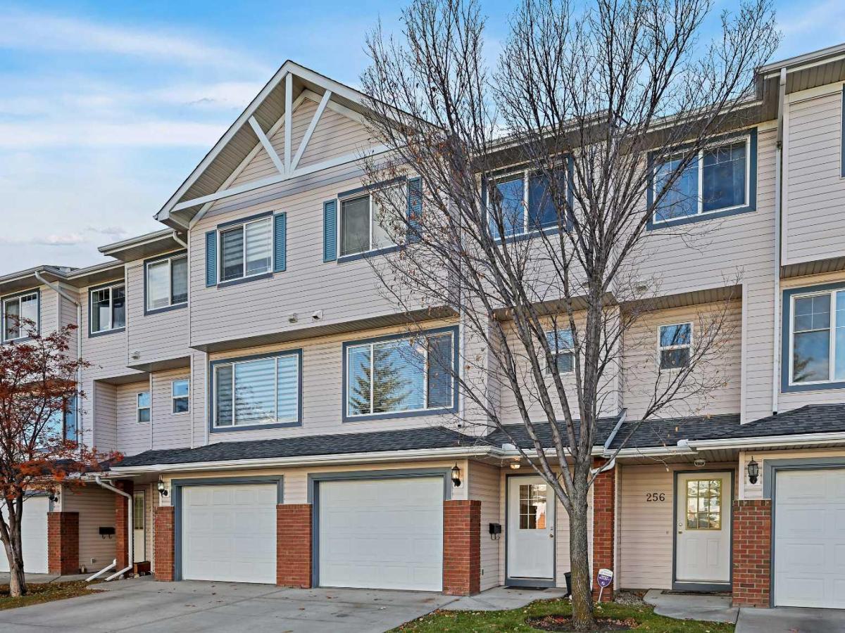 258 Rocky Ridge Court NW Calgary AB T3G 4S8 | MLS #A2318440 MLS #A2318440 image #0
