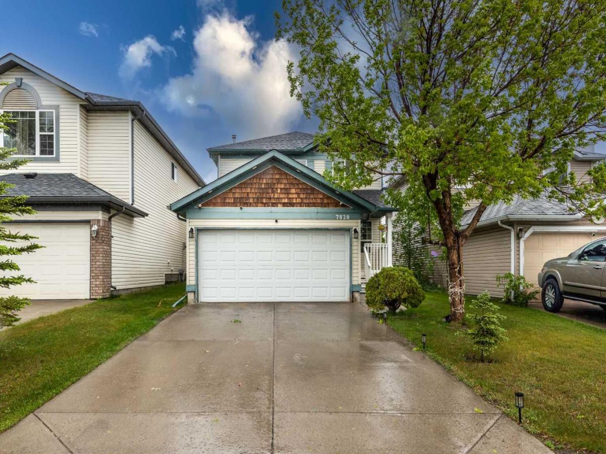 7820 Laguna Way NE Calgary AB T1Y 7G8 | MLS #A2318522 MLS #A2318522 image #0