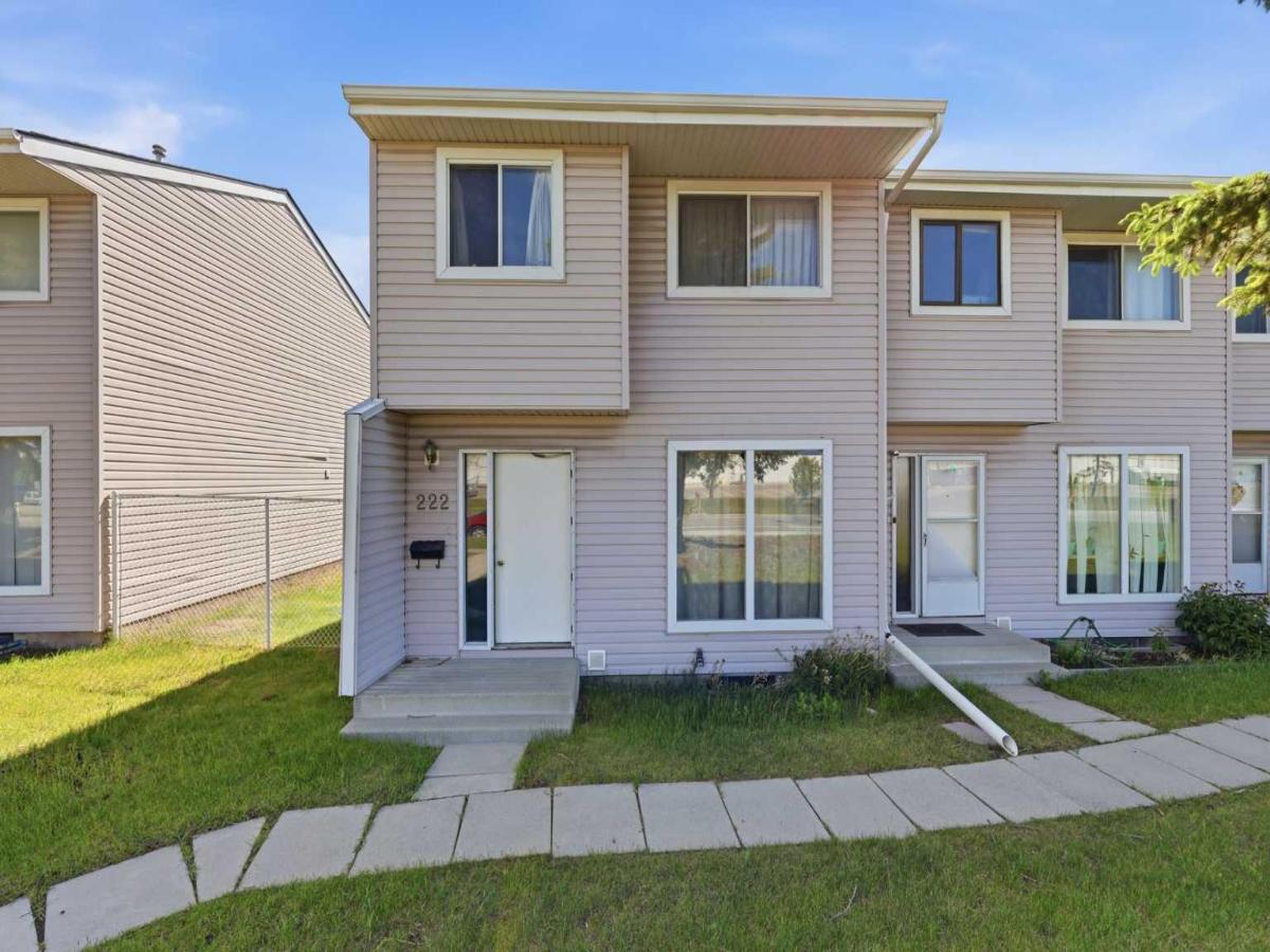 222 Marlborough Way NE Calgary AB T2A6R9 | MLS #A2319395 MLS #A2319395 image #0