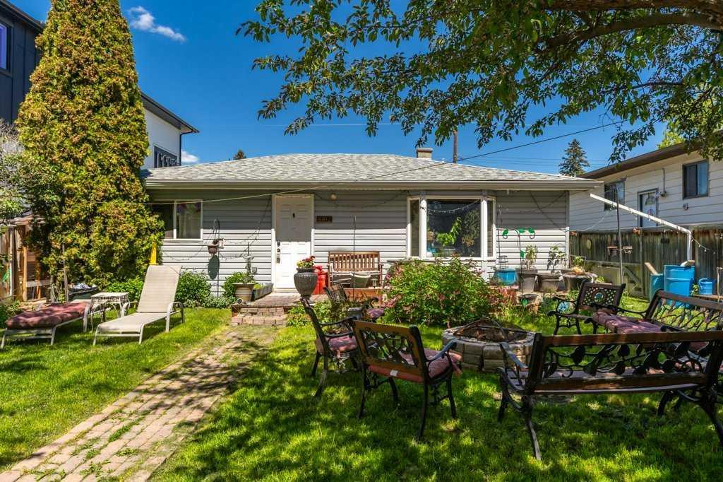 8812 46 Avenue NW Calgary AB T3B 1Y8 | MLS #A2319684 MLS #A2319684 image #0