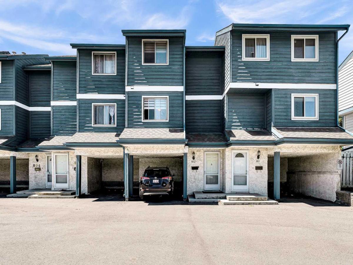 802, 919 38 Street NE Calgary AB T2A6E1 | MLS #A2320541 MLS #A2320541 image #0