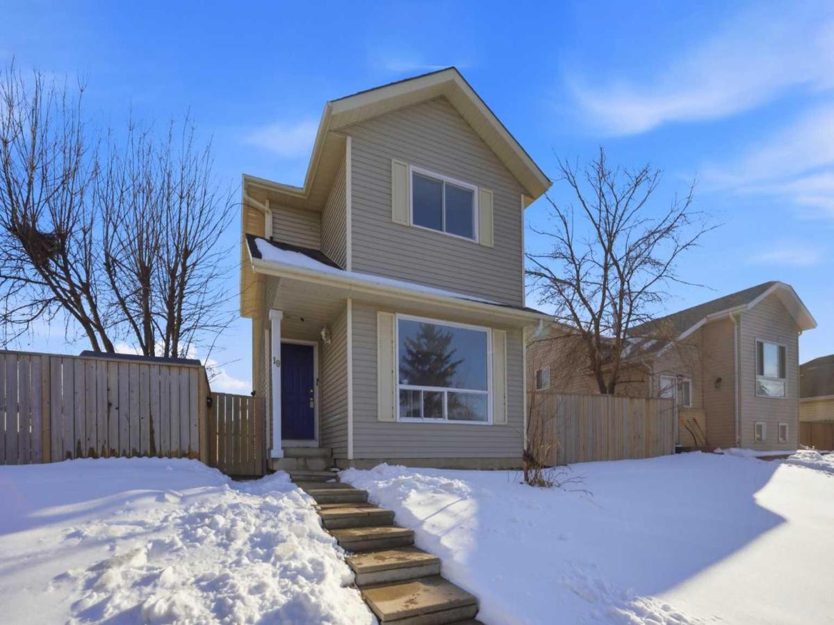 19 Appletree Close SE Calgary AB T2A 7J1 | MLS #A2321710 MLS #A2321710 image #0