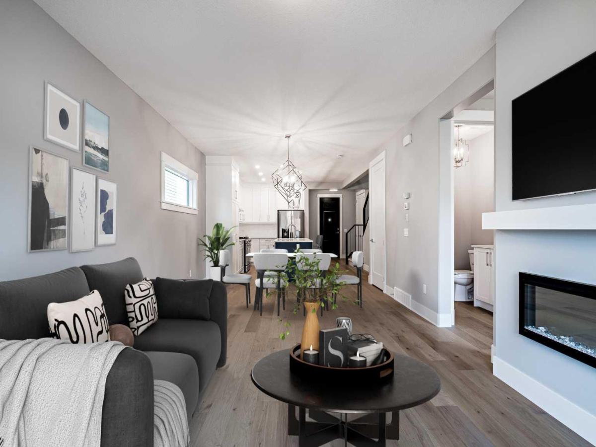 925 Reynolds Lane SW Airdrie AB T4B 5L7 | MLS #A2321844 MLS #A2321844 image #0