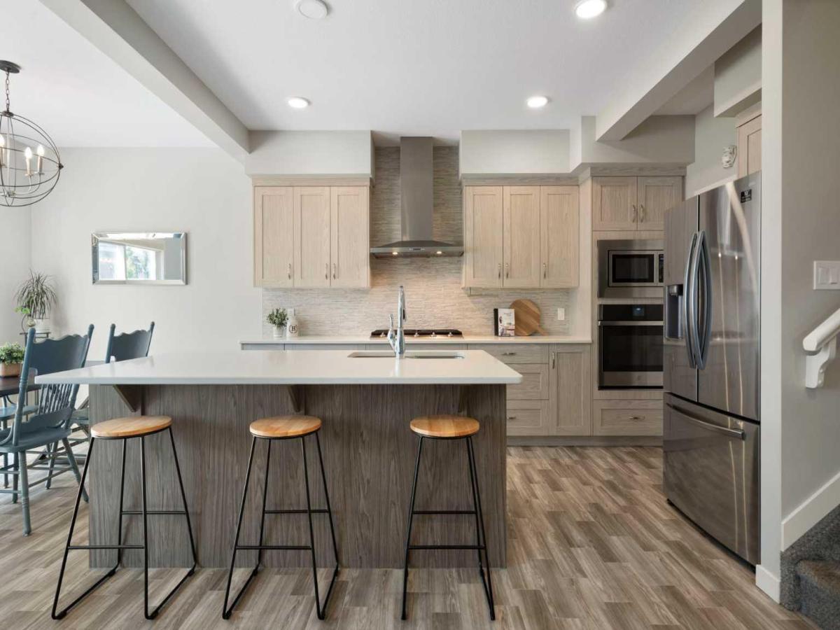 642 Kingsmere Way SE Airdrie AB T4A 0x7 | MLS #A2323083 MLS #A2323083 image #0