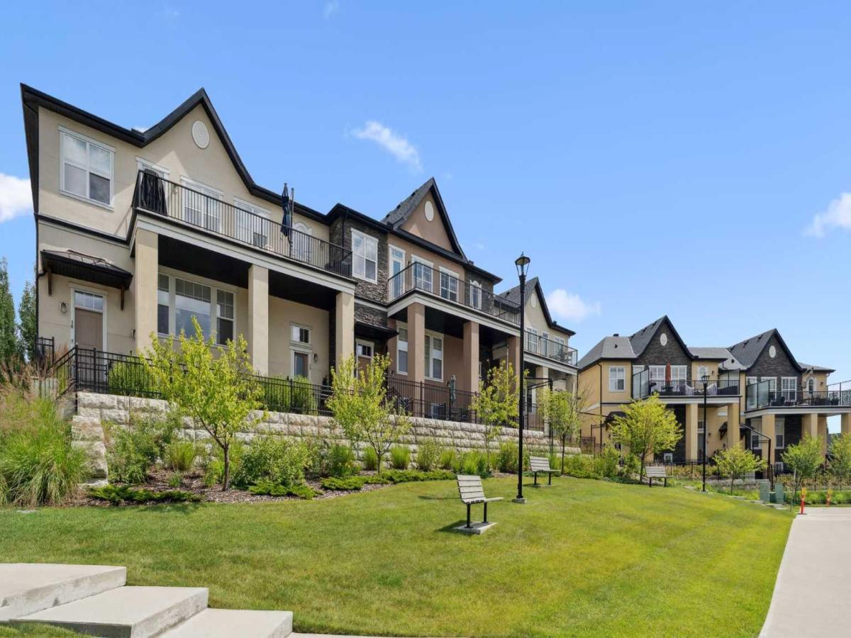 30 Cranbrook Villas SE Calgary AB t3m 1z3 | MLS #A2323265 MLS #A2323265 image #0