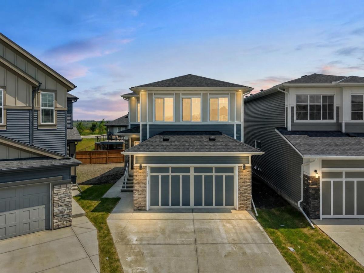 129 Walgrove Bay SE Calgary AB T2X 4Y7 | MLS #A2324906 MLS #A2324906 image #0
