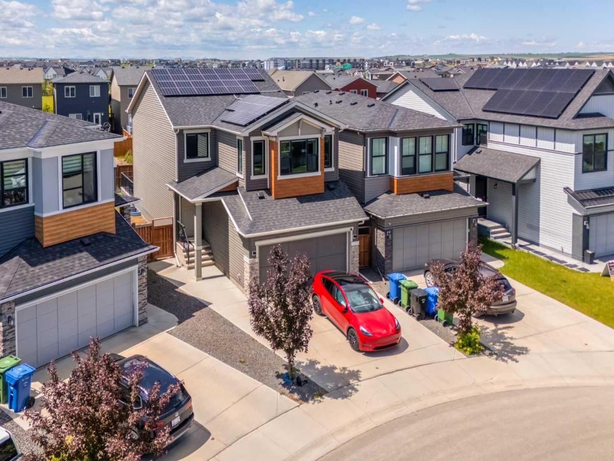 35 Howse Manor NE Calgary AB T3P 0X2 | MLS #A2325103 MLS #A2325103 image #0