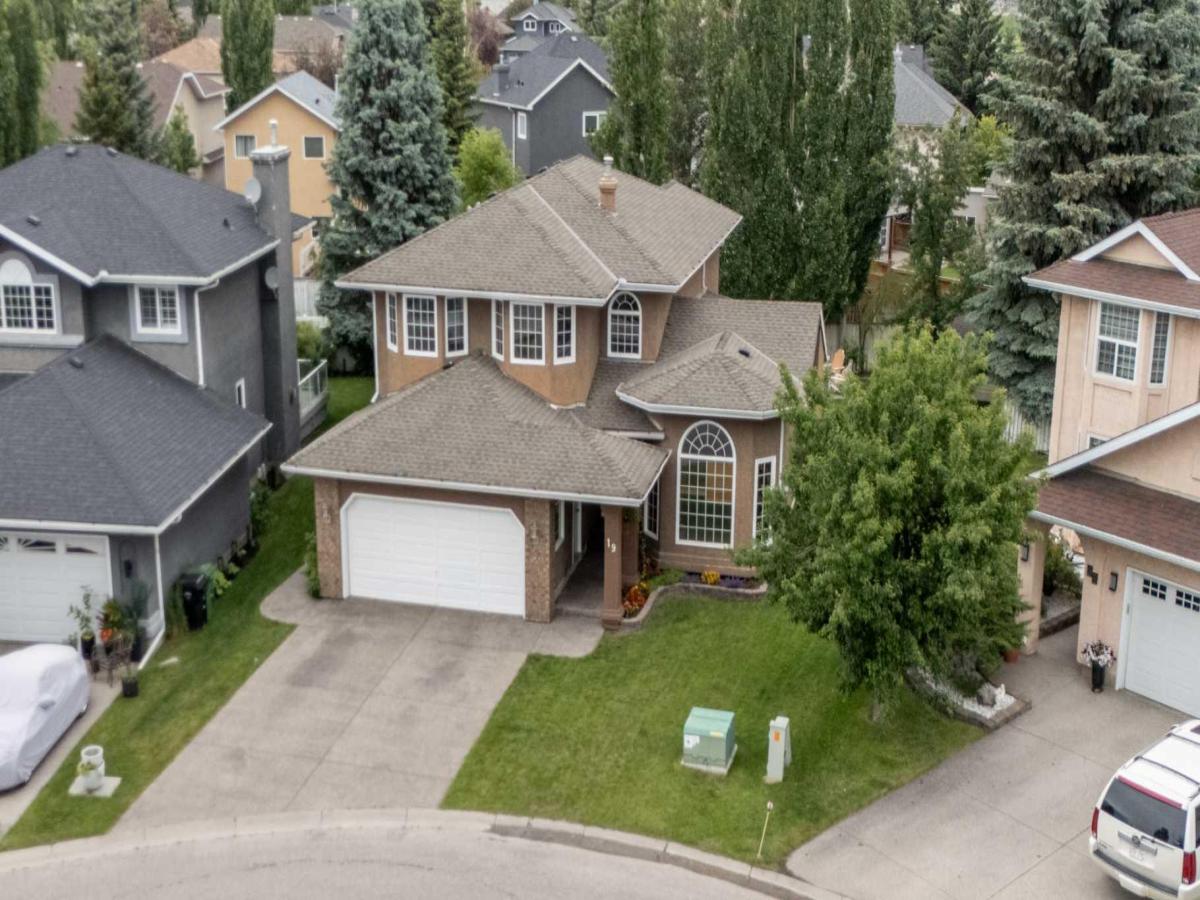 19 Mckenzie Lake Manor SE Calgary AB T2Z 1Y4 | MLS #A2325173 MLS #A2325173 image #0