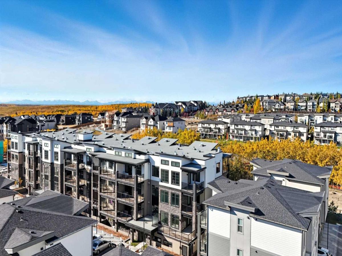 2417, 2117 81 Street SW Calgary AB T3H6H5 | MLS #A2325451 MLS #A2325451 image #0
