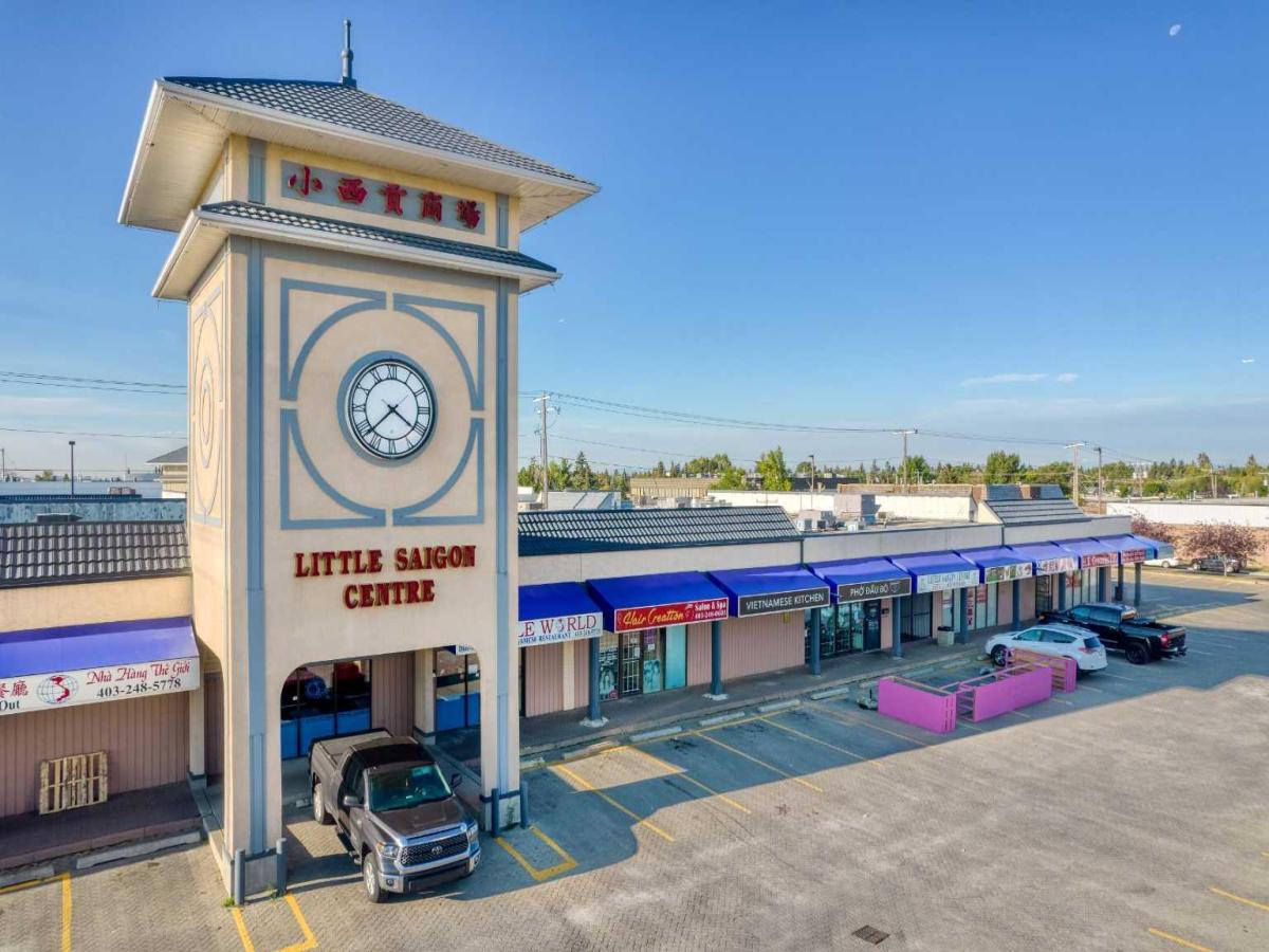 Retail Properties MLS #A2325620 image #0