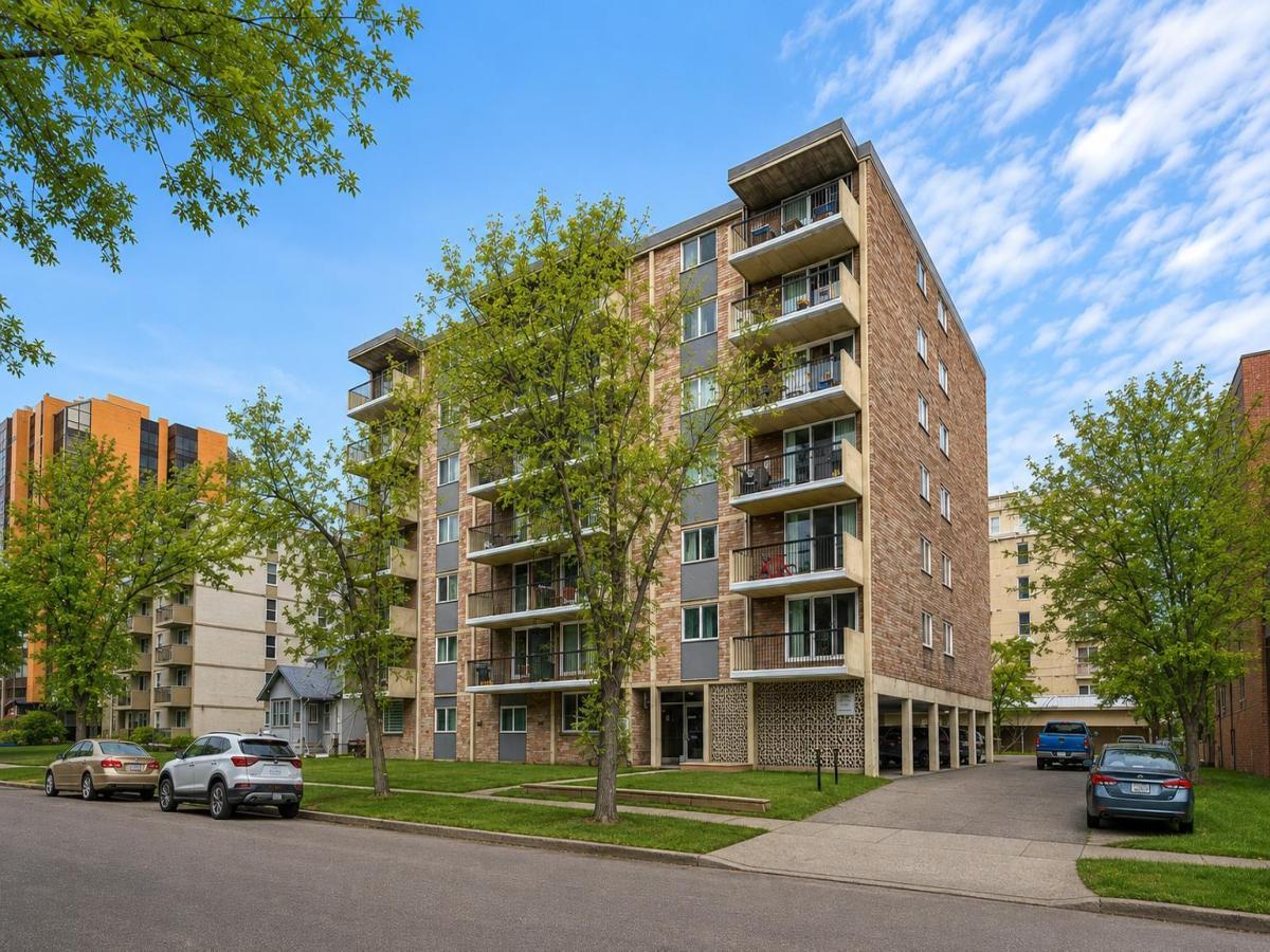 102, 1312 13 Avenue SW Calgary AB T3C 0T3 | MLS #A2326431 MLS #A2326431 image #0